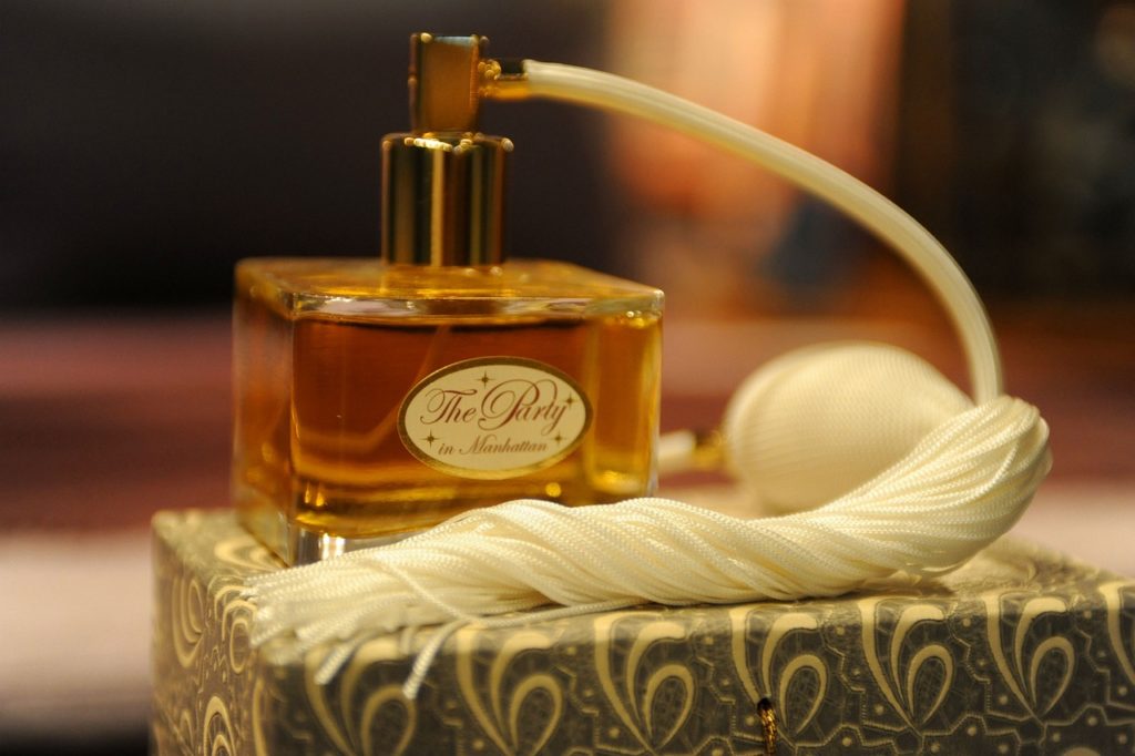 perfume, bottle, scent-144546.jpg